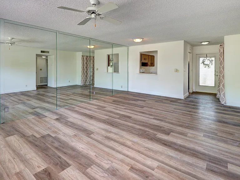 420 SE 2nd Ave #23 — Photo 7