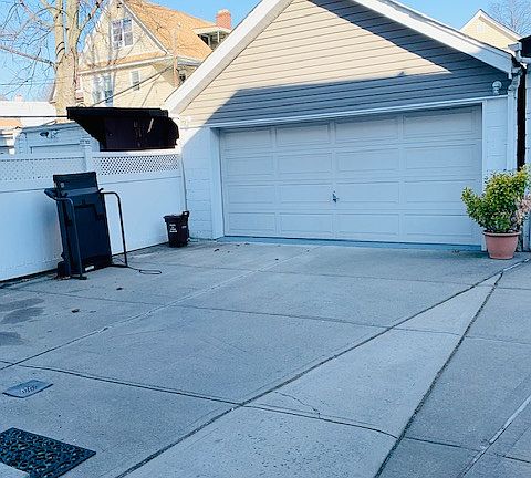 4th image of 107-37 105th St