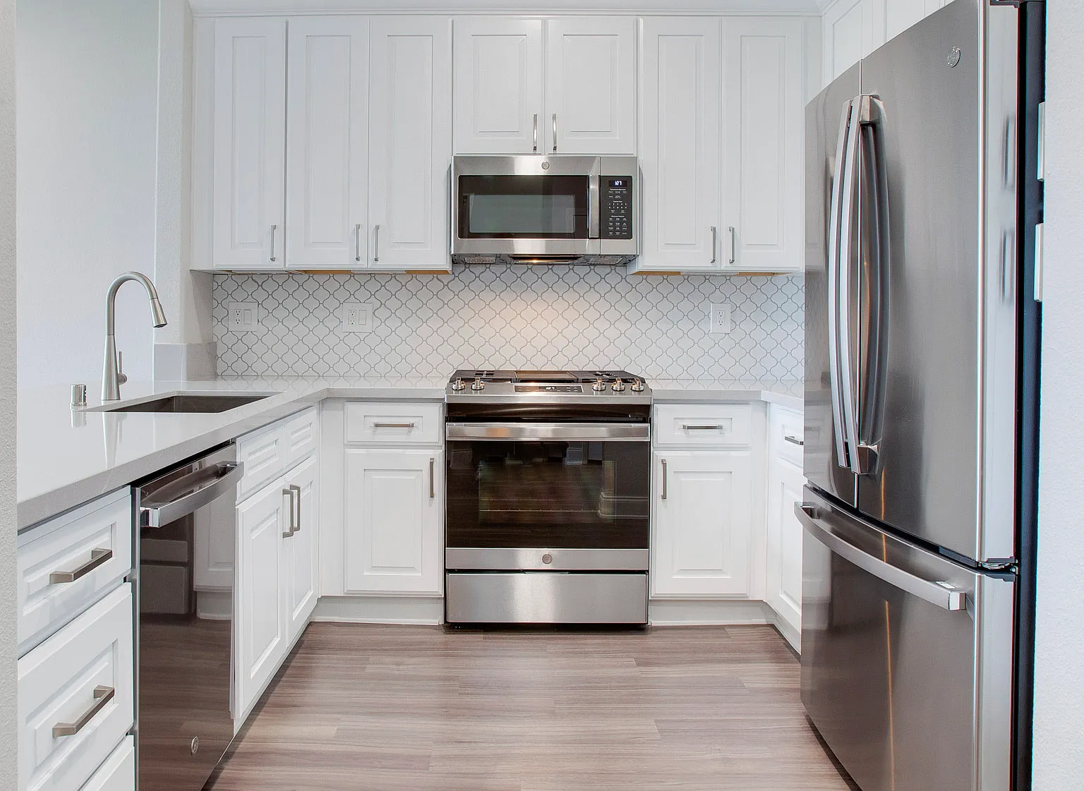 2 bed, 2.5 bath, 1520 sqft, $6,108 — Photo 3