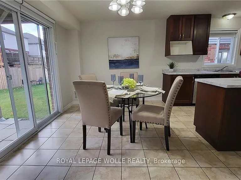 128 Udvari Cres #A — Photo 7