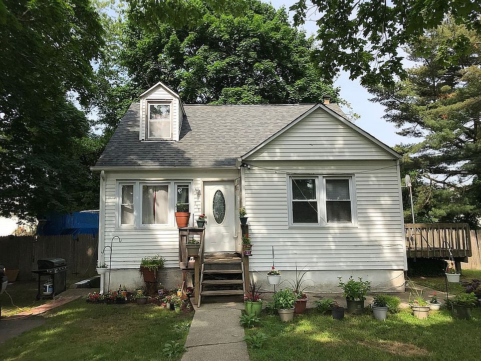 1st image of 235 Tree Ave