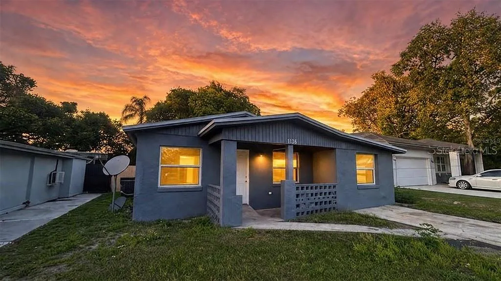 4 bed, 2.0 bath, 1130 sqft, $1,890 — Photo 1