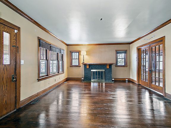 4th image of 997 S Evergreen Ave