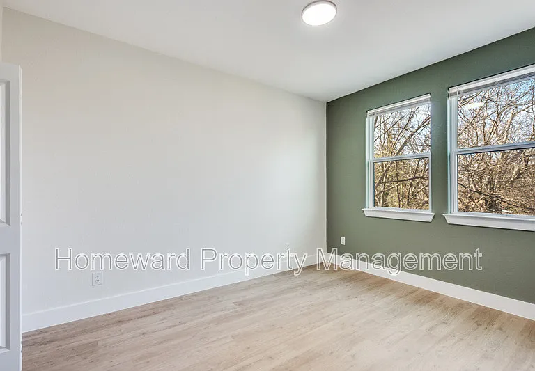 835 Stamps Ave — Photo 9