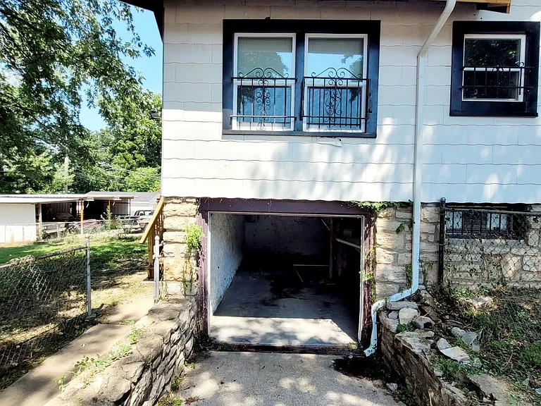 5248 Euclid Ave — Photo 37