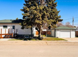 324 2nd St W, Bow Island, AB T0K0G0