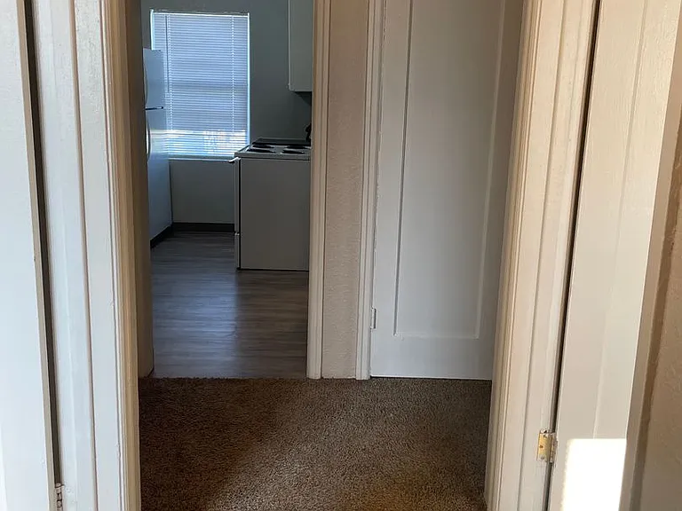 207 & 223 Hemlock St N — Photo 15