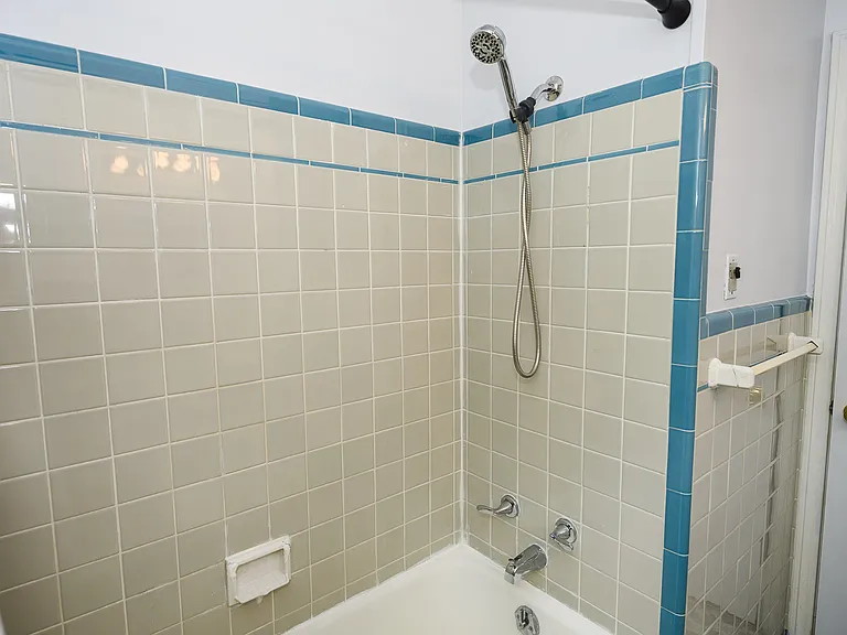 2709 Goldsmith Ln — Photo 11