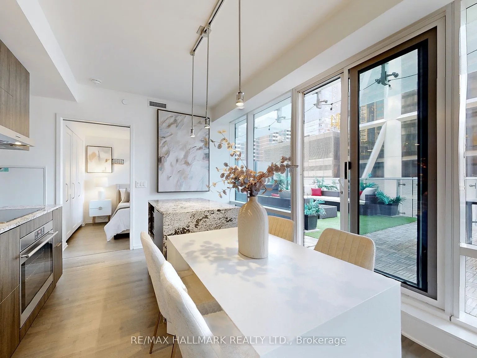 3 bed, $4,290 — Photo 4