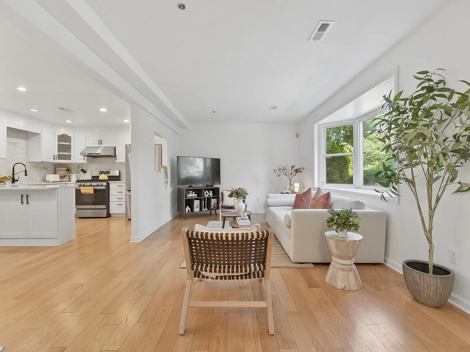3 bed, 2.5 bath, 1749 sqft, $3,600 — Photo 1