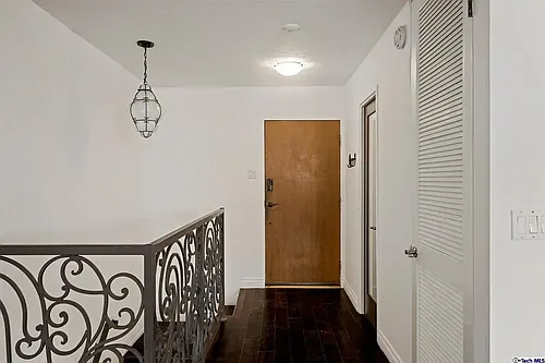 531 Esplanade #205 Photo 1