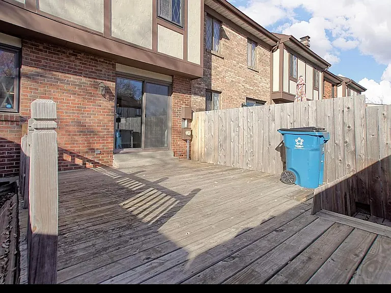 7519 Blackstone Ct — Photo 28
