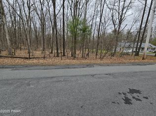 314 Ridgewood Ln, Hawley, PA 18428