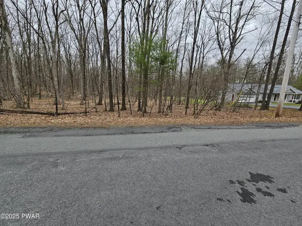 314 Ridgewood Ln, Hawley, PA 18428