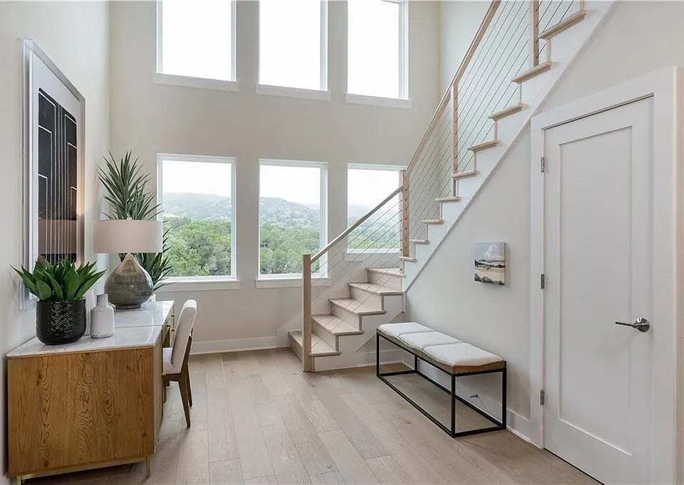 7013 Empresa Dr