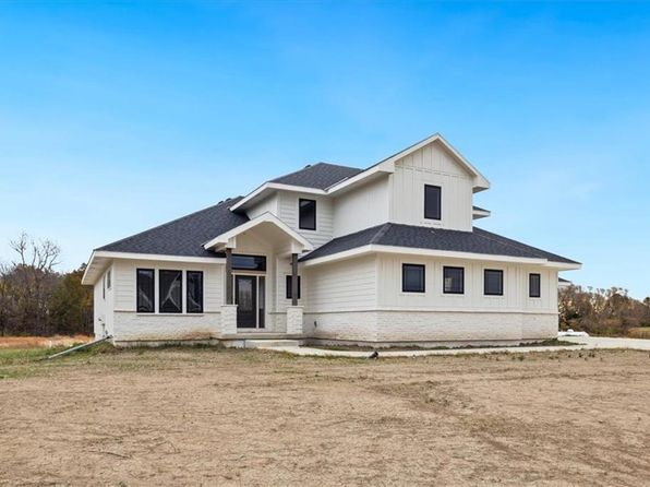 13311 Woodland Ranch Dr, Lees Summit, MO 64086