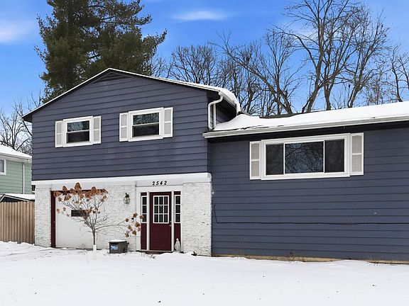 3rd image of 2542 Deerwood Dr