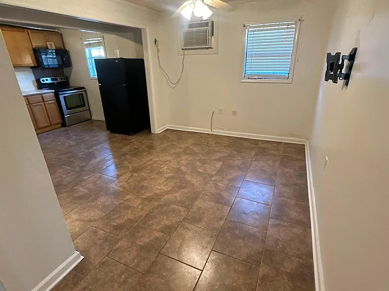 232 Lorenz Blvd #B — Photo 4