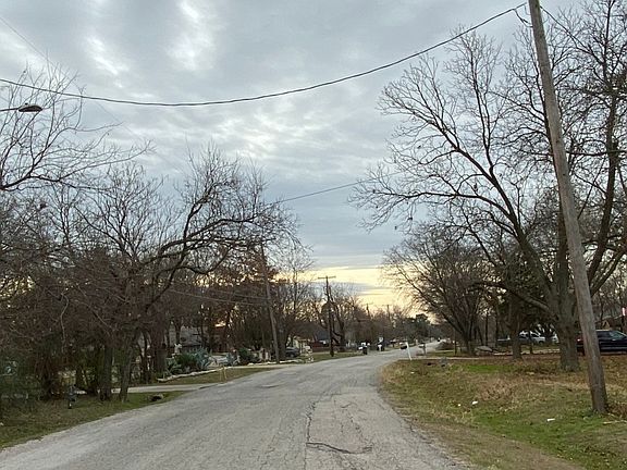5th image of 439 Old London Ln
