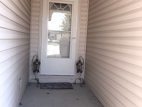 2nd image of 513 E Denton Cir