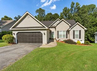 1010 N Lake Dr, Greenwood, SC 29649