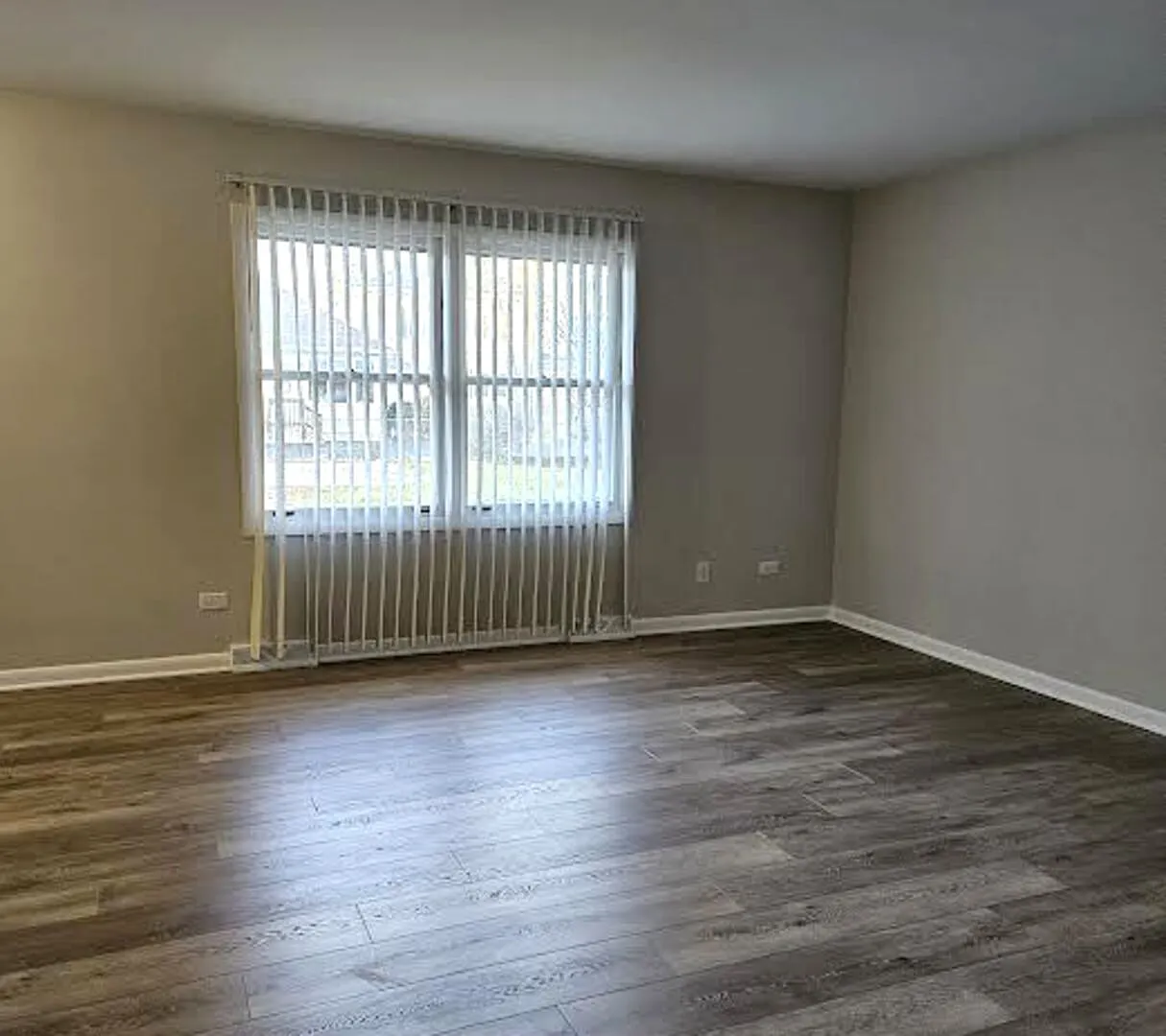 2 bed, 1.5 bath, 1100 sqft, $1,700 — Photo 3