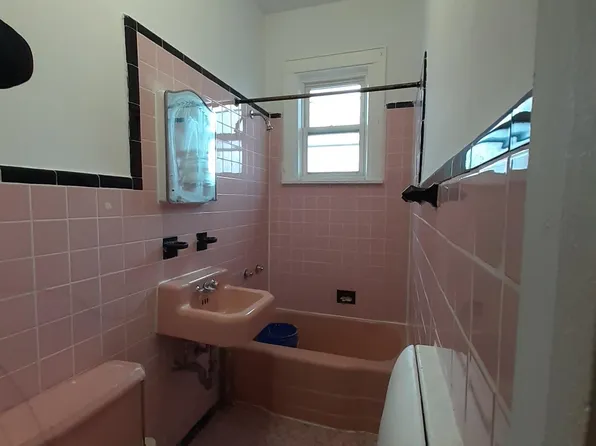 1875 Harman St, Flushing, NY 11385