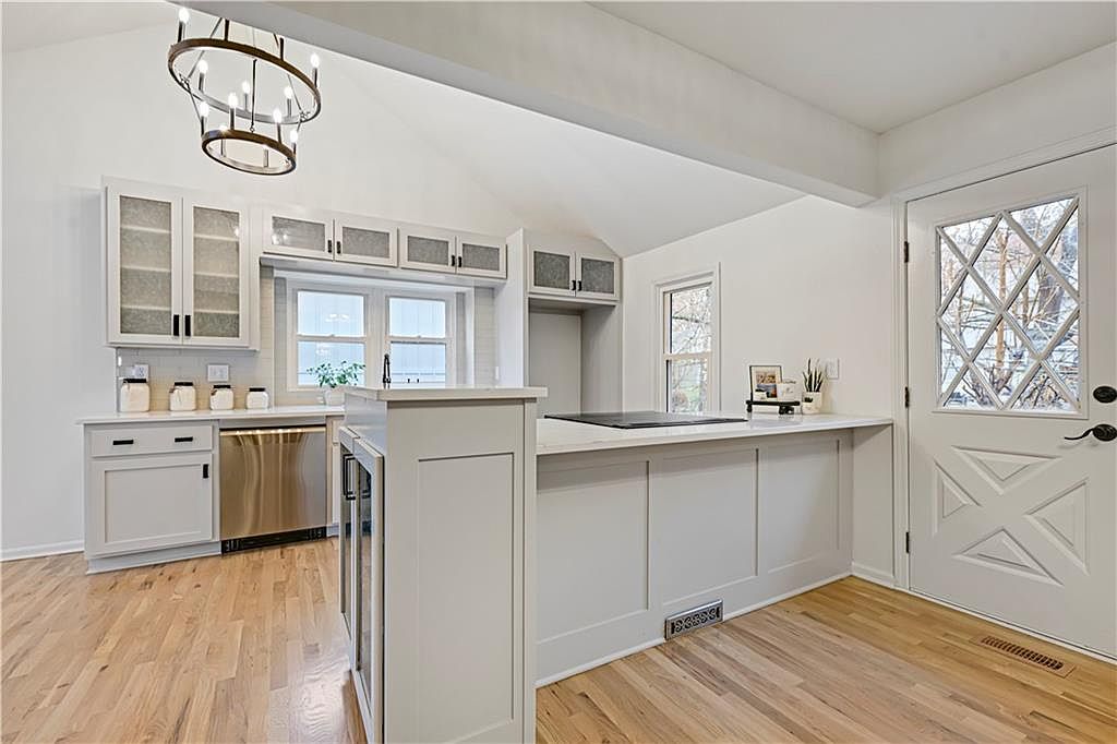 3ページ 9318 Greenway Ln, Lenexa, KS 66215 | Zillow