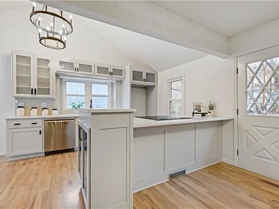 9318 Greenway Ln, Lenexa, KS, 66215