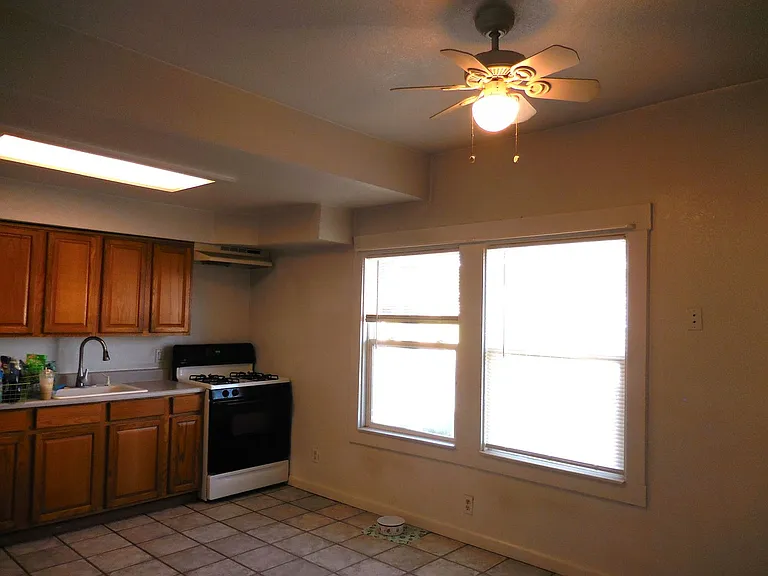 301 Santa Clara Ave — Photo 3