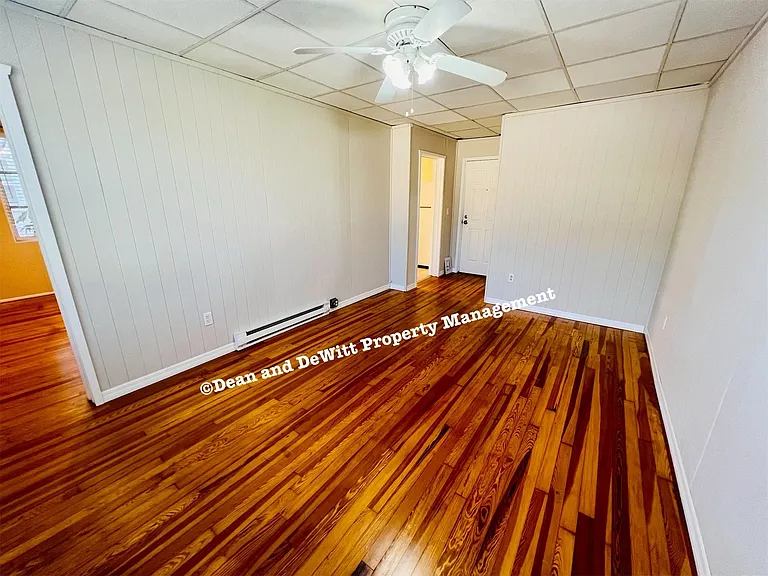 1233 Oak St NE #7 — Photo 3