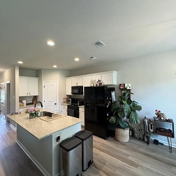 14357 Southern Magnolia Ave — Photo 2