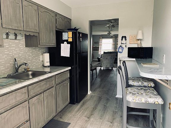 5th image of 3562 Simpson Ave #96