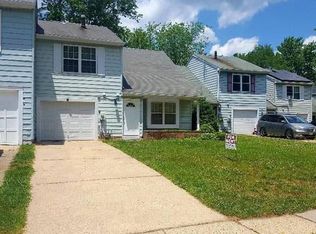 13 Hamal Ct, Turnersville, NJ 08012