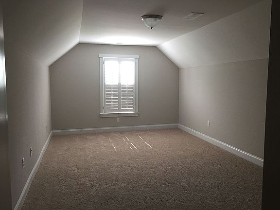 Upstairs Bedroom (14’x20’)