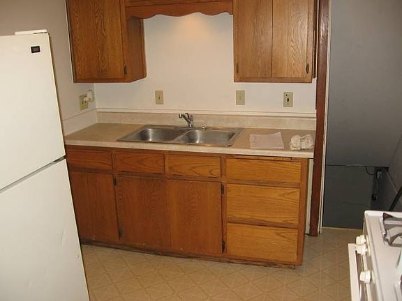 2nd image of 527 8th Ave N