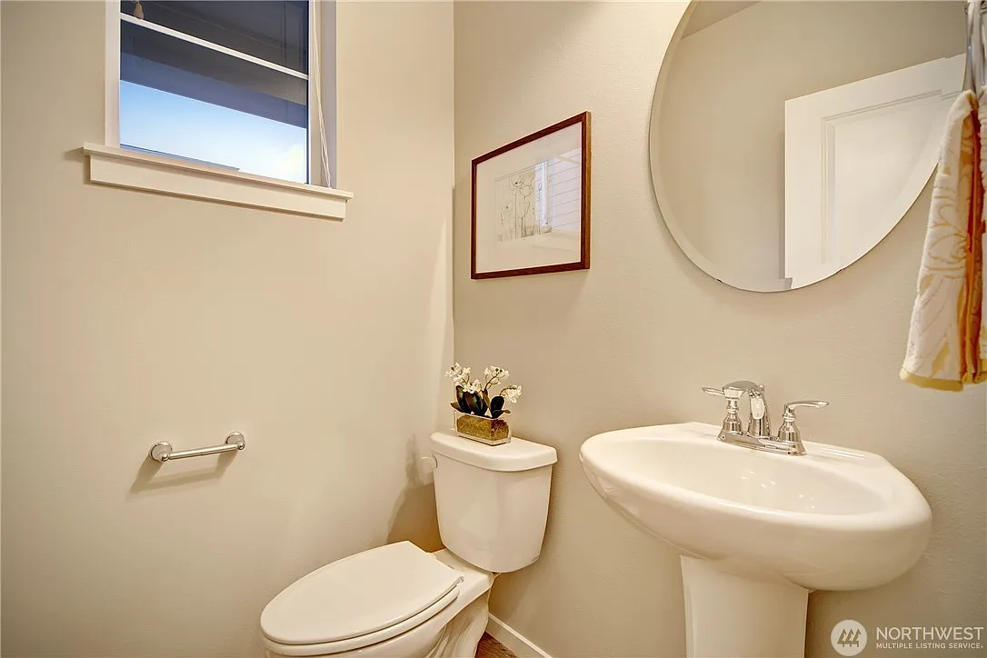 4 bed, 2.5 bath, 2154 sqft, $3,850 — Photo 3