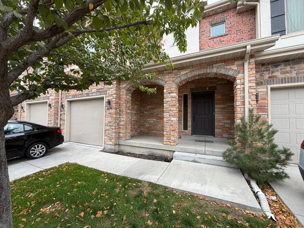 Beautiful Murray Townhome