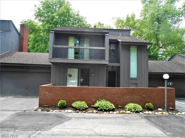 1046 Canyon View Rd #704H, Northfield, OH 44067