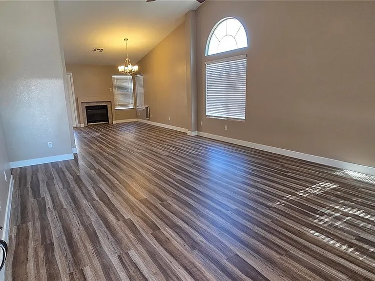 2229 Maple Shade St — Photo 5