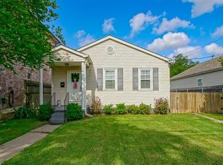 704 Metairie Lawn Dr, Metairie, LA 70001