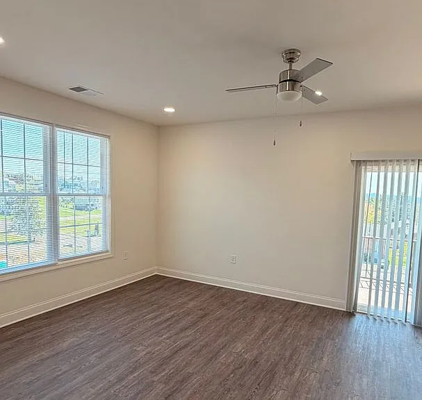 703 E Clay St — Photo 5