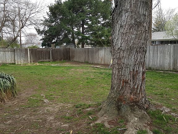 3rd image of 607 Fuller St
