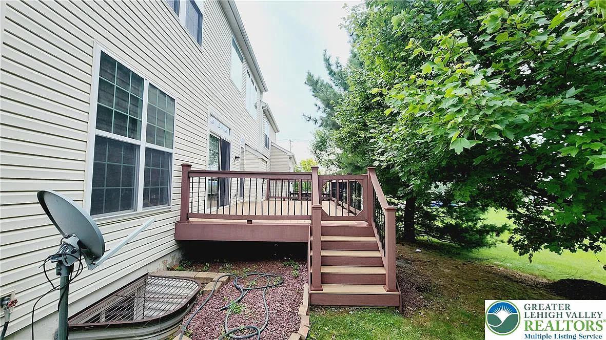 3 bed, 2.5 bath, 2420 sqft, $2,900 — Photo 4