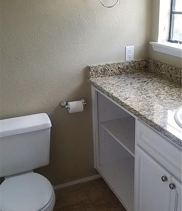 4th image of 1100 Autumn Cir