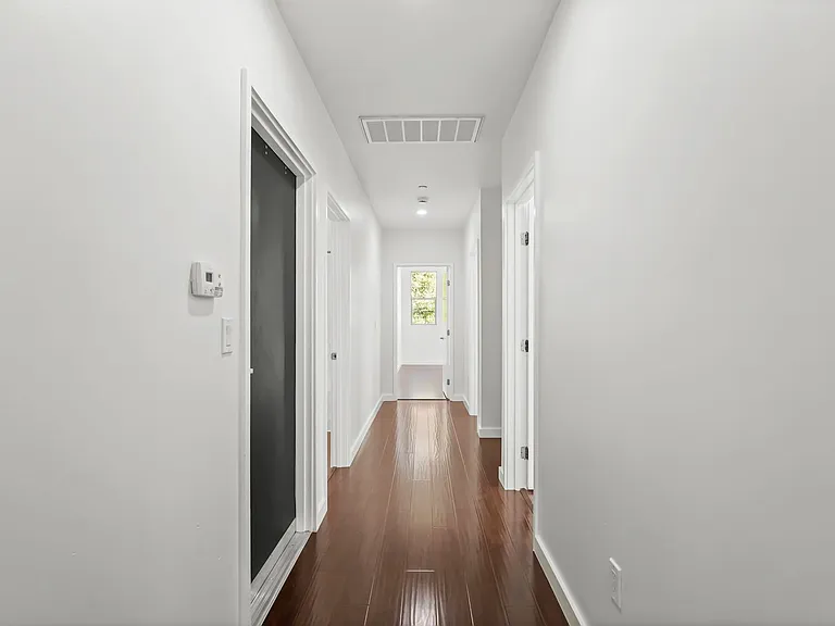6462 Woodley Ave — Photo 45