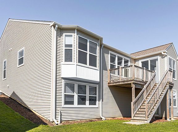 2nd image of 3260 Rockwell Cir