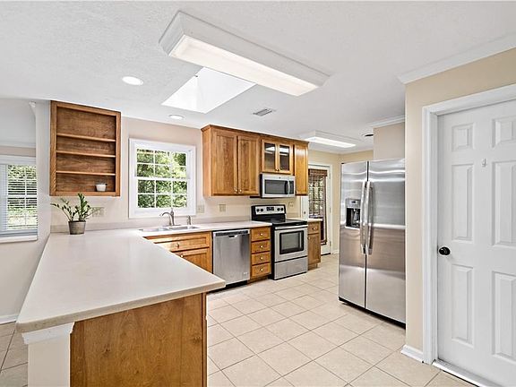 3rd image of 165 Saint Clair Dr