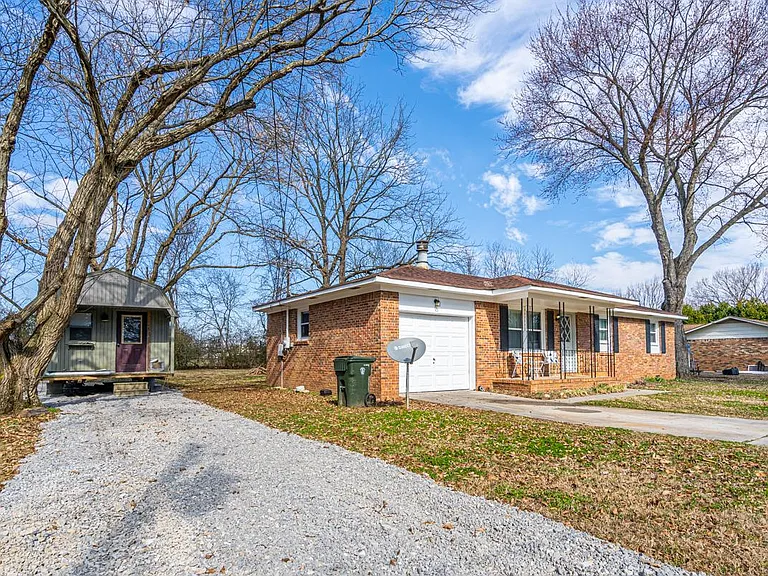 121 Forrest Dr — Photo 31