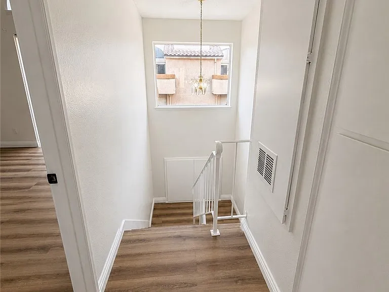 2032 S Bon View Ave #B — Photo 9